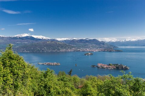 Romantici Laghi e Alpi maestose