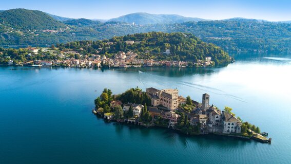 Romantici Laghi e Alpi maestose